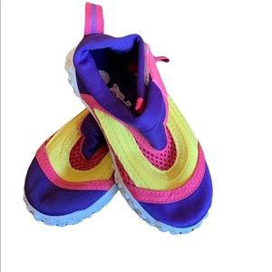 Kidgets water shoes size 6